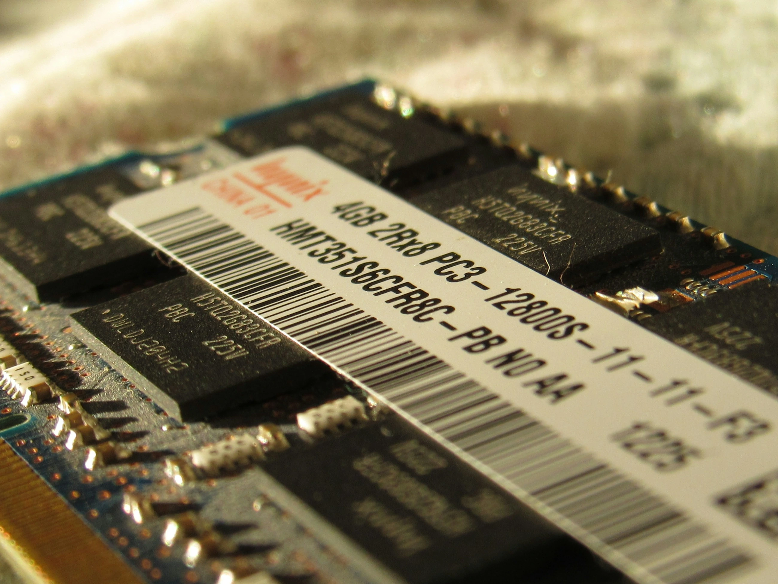 A RAM memory module containing chips for temporary data storage.