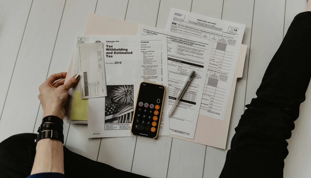 Administration and figures for a cost calculation.